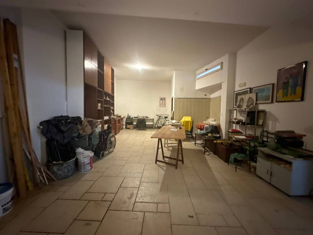 Modugno trilocale con terrazzo e box auto