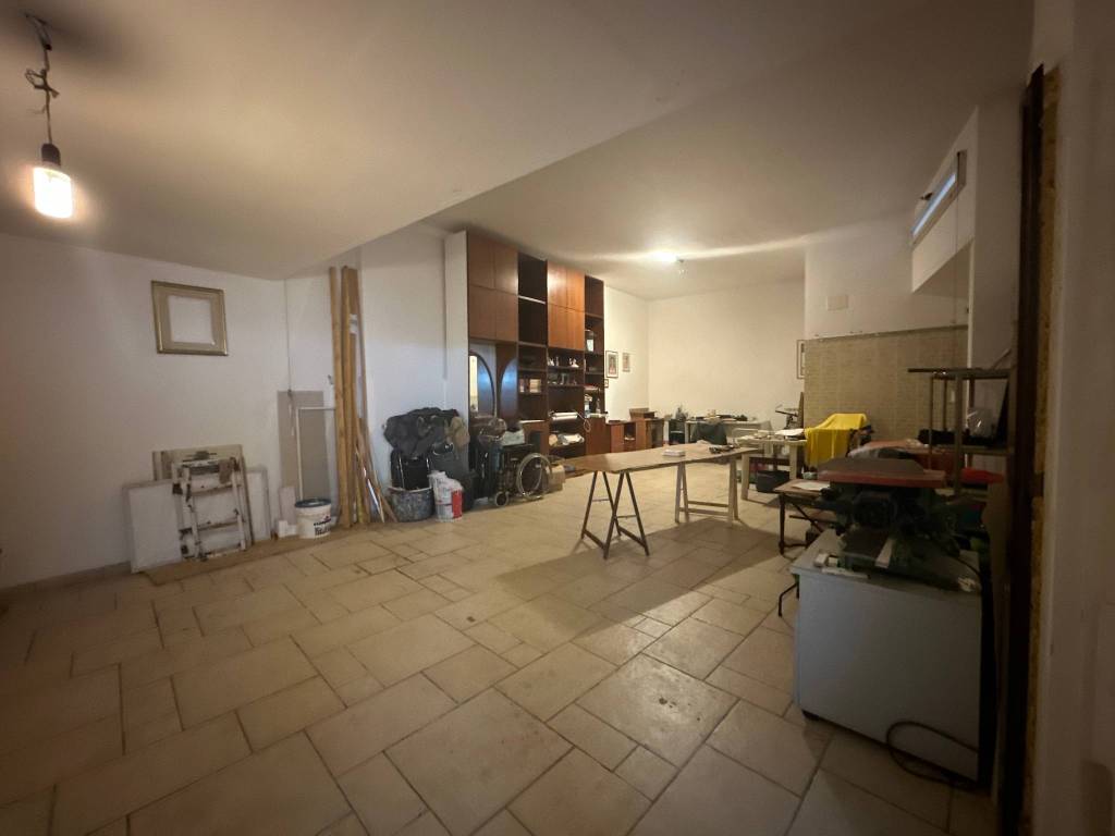 Modugno trilocale con terrazzo e box auto