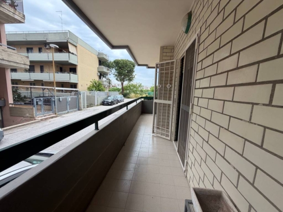 TRIVANI CON TAVERNETTA BOX E POSTO AUTO