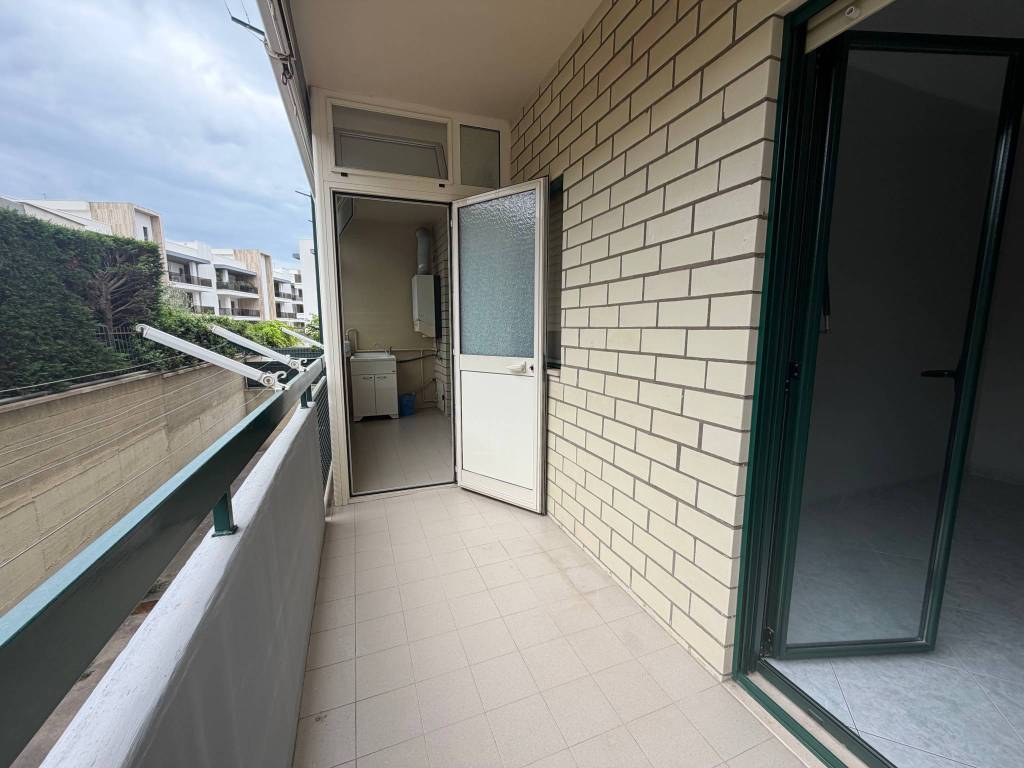 TRIVANI CON TAVERNETTA BOX E POSTO AUTO