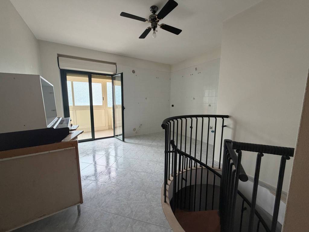 TRIVANI CON TAVERNETTA BOX E POSTO AUTO