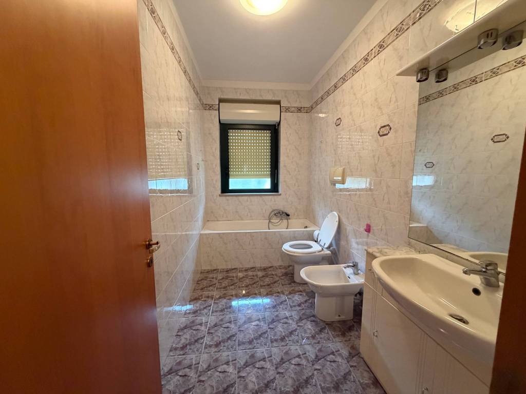 TRIVANI CON TAVERNETTA BOX E POSTO AUTO