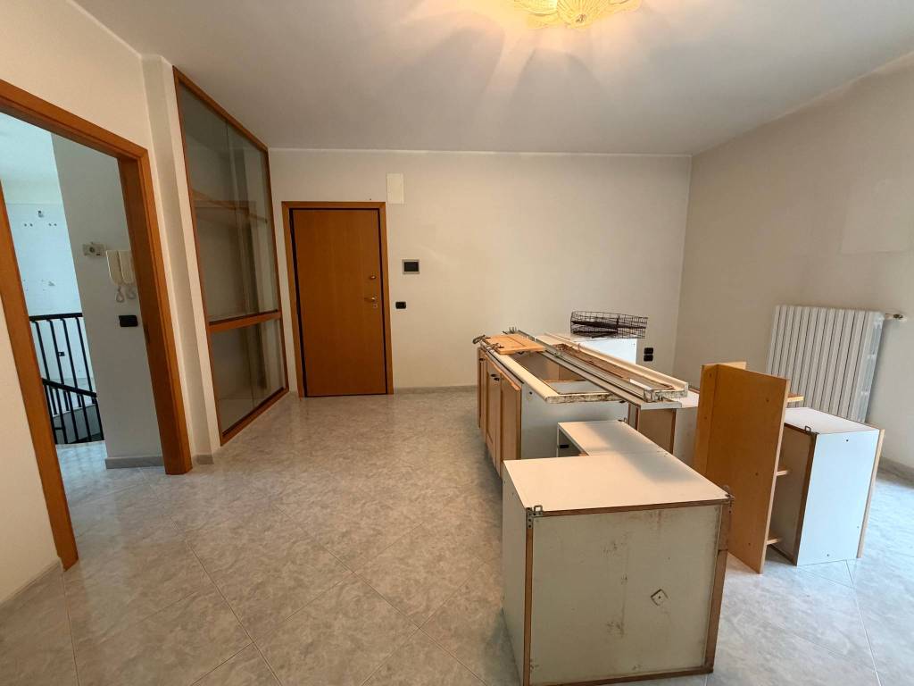 TRIVANI CON TAVERNETTA BOX E POSTO AUTO