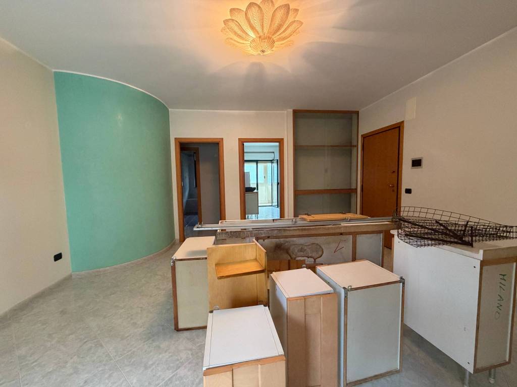 TRIVANI CON TAVERNETTA BOX E POSTO AUTO