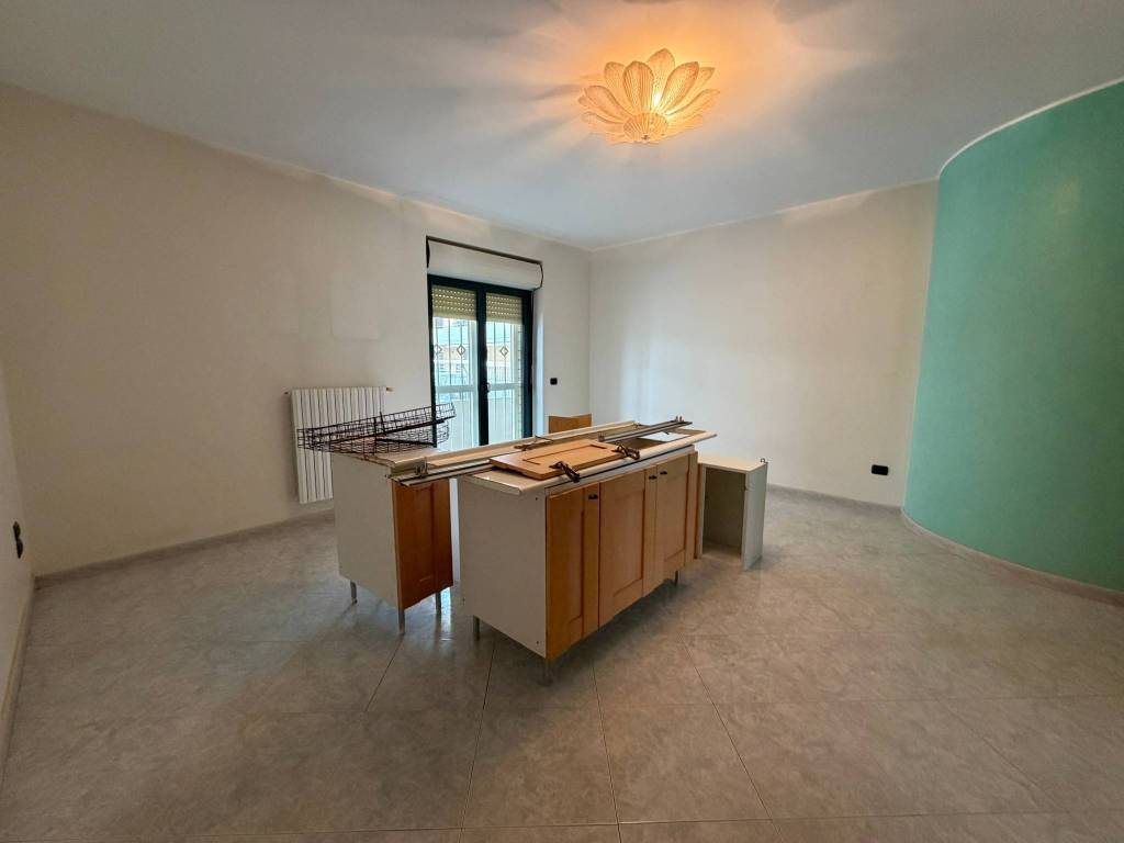 TRIVANI CON TAVERNETTA BOX E POSTO AUTO
