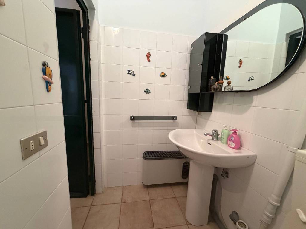 TRIVANI CON TAVERNETTA BOX E POSTO AUTO