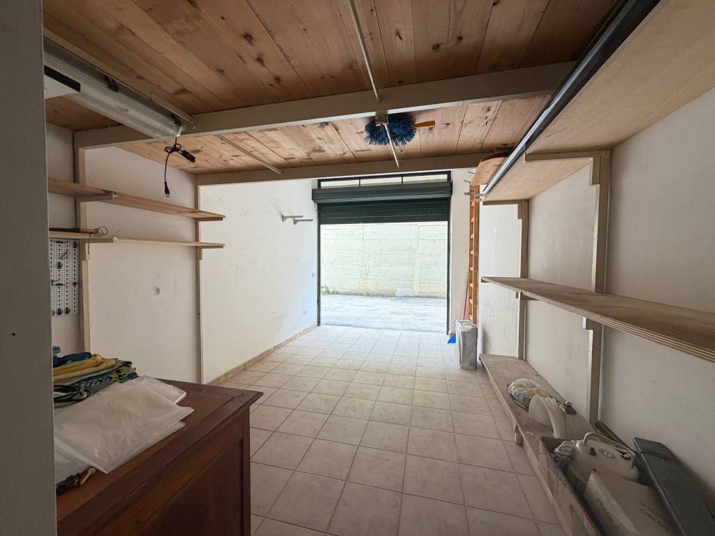 TRIVANI CON TAVERNETTA BOX E POSTO AUTO