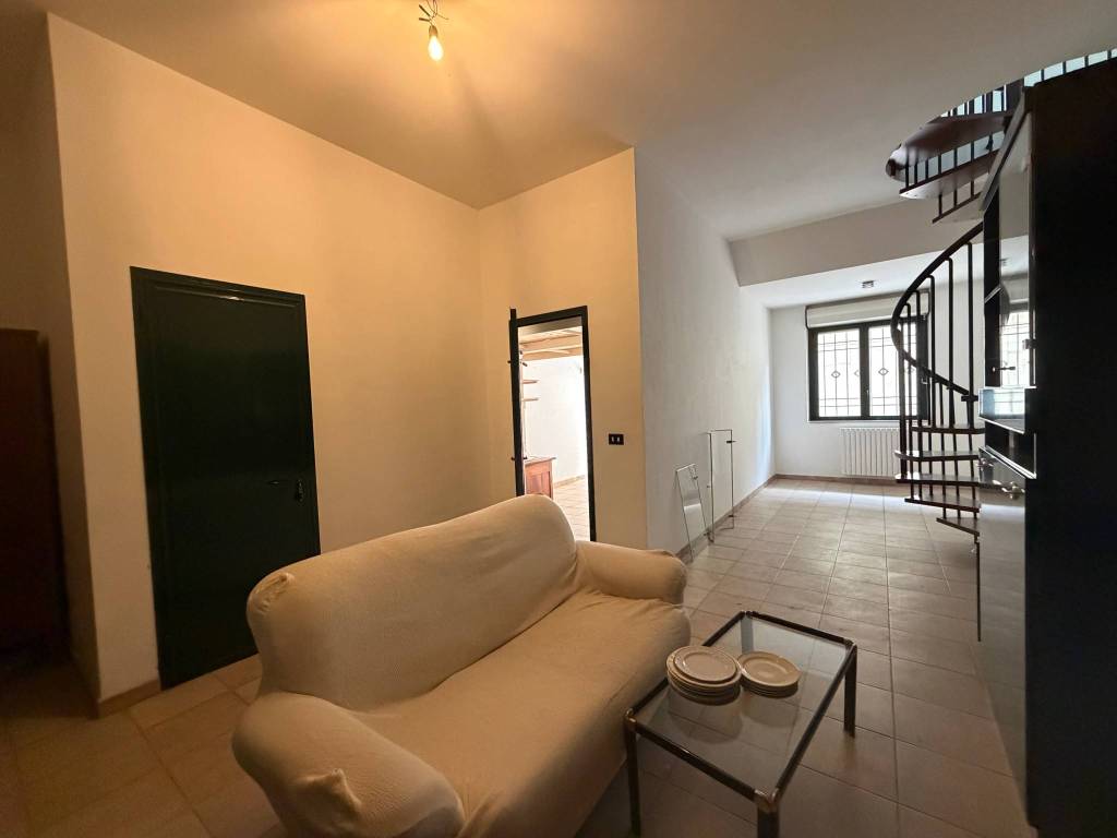 TRIVANI CON TAVERNETTA BOX E POSTO AUTO