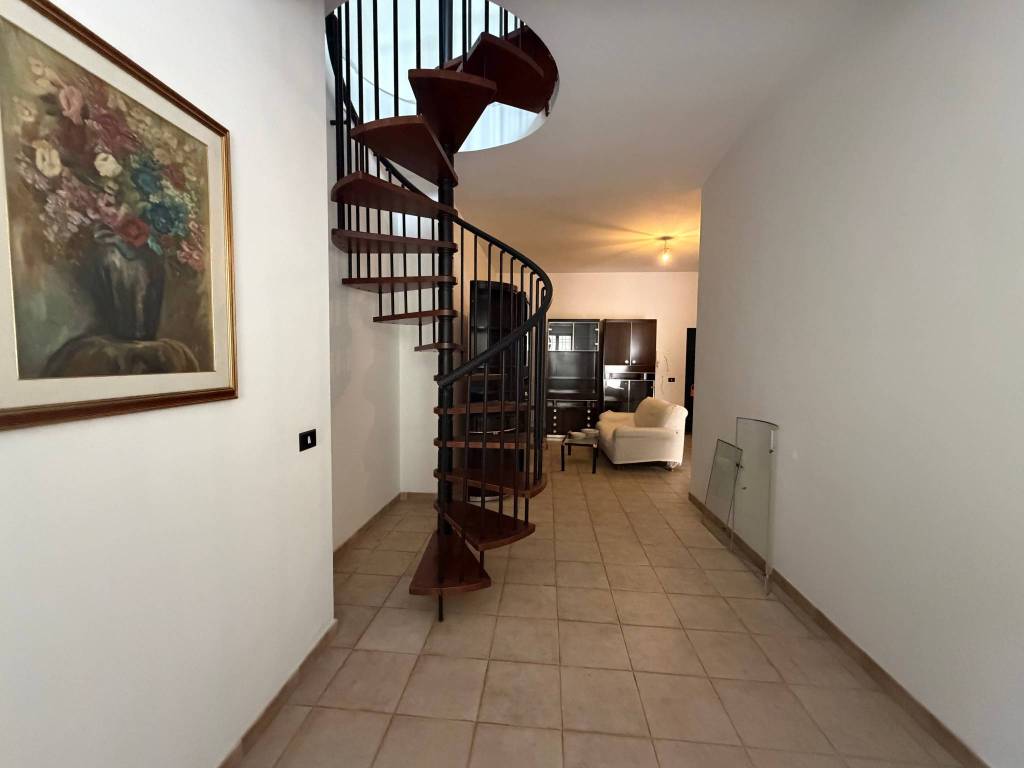 TRIVANI CON TAVERNETTA BOX E POSTO AUTO