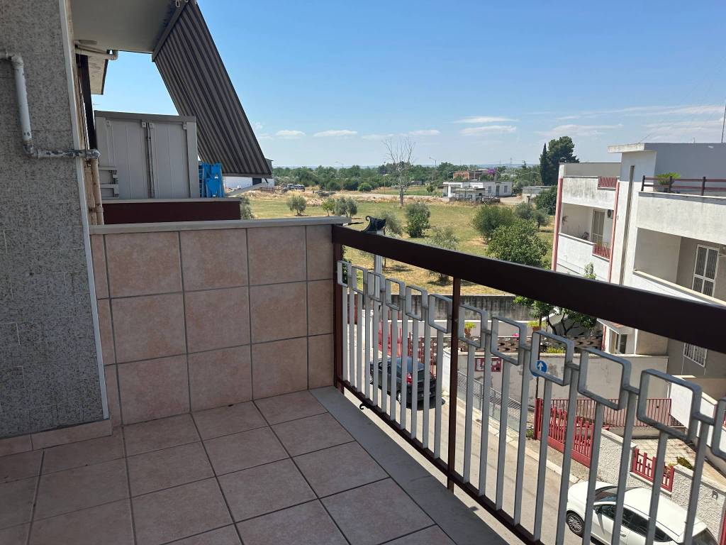 ampio 4 vani con cantina