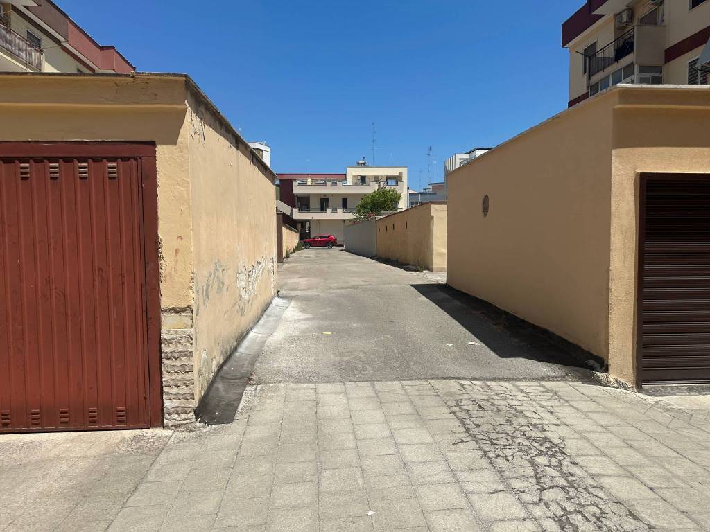 ampio 4 vani con cantina