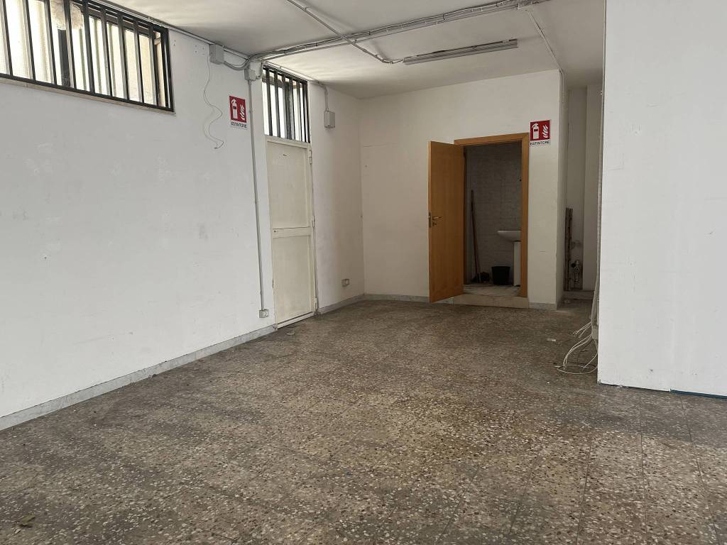 LOCALE COMMERCIALE