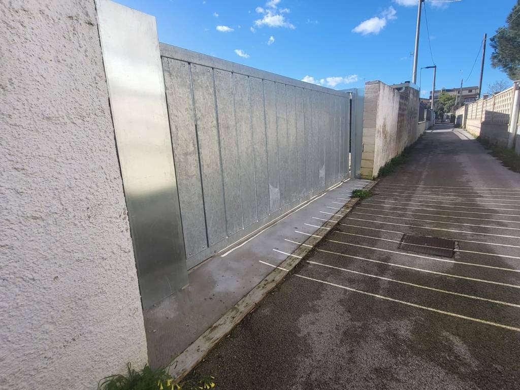 RUSTICO USO DEPOSITO CON TERRENO