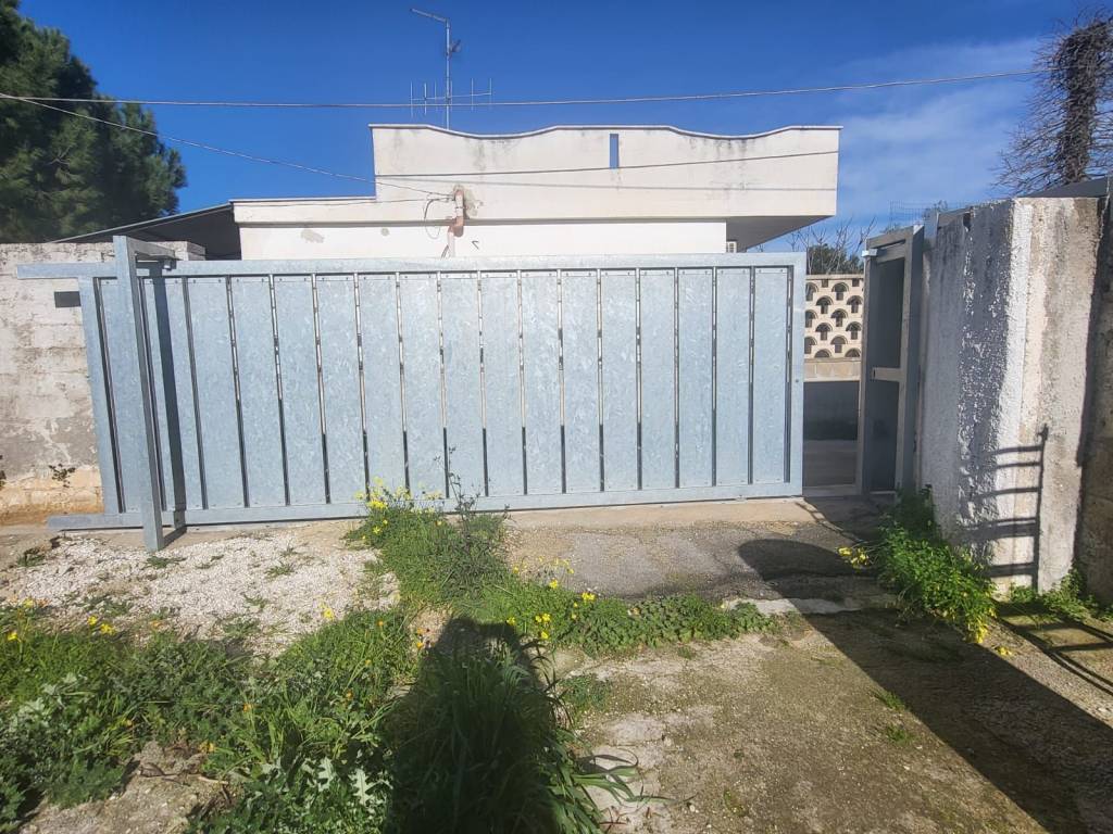 RUSTICO USO DEPOSITO CON TERRENO