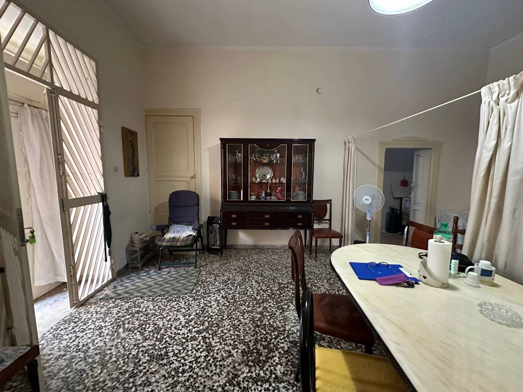 CASA INDIPENDENTE ANGOLARE CON GIARDINO