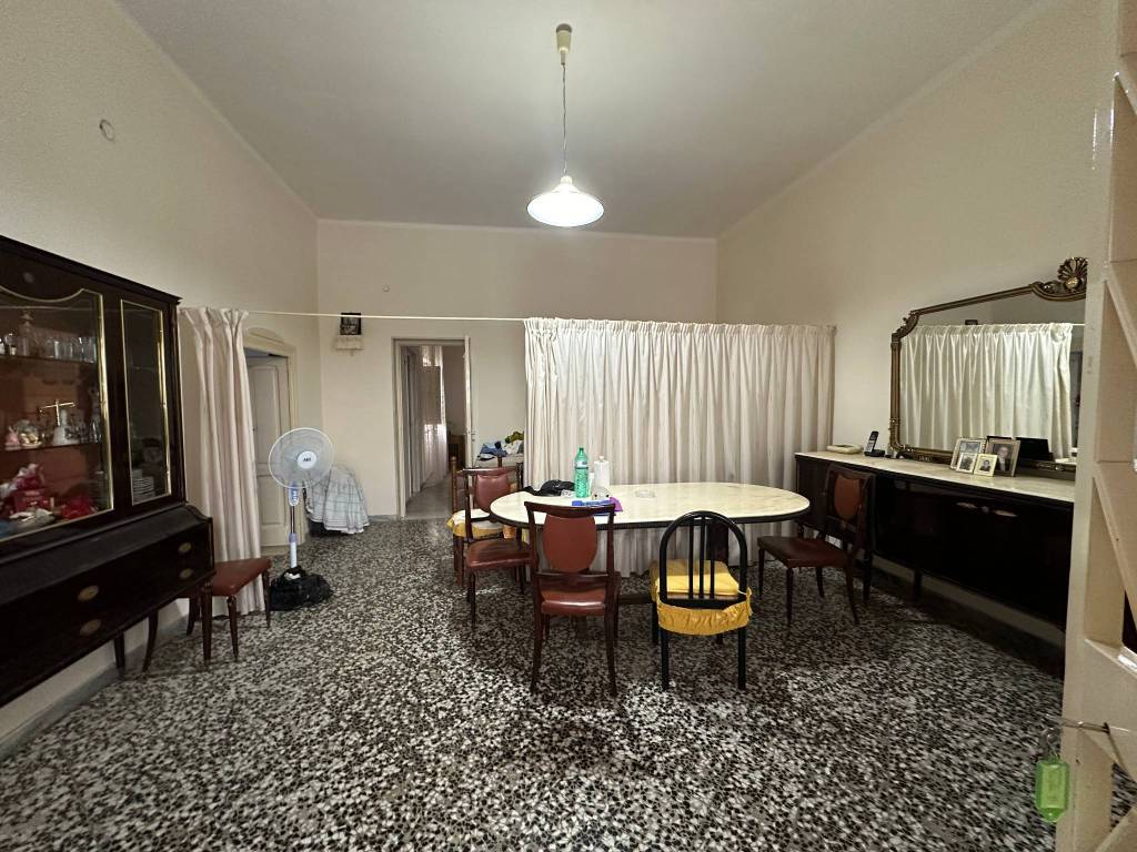 CASA INDIPENDENTE ANGOLARE CON GIARDINO