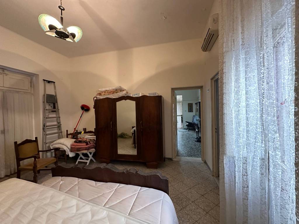CASA INDIPENDENTE ANGOLARE CON GIARDINO