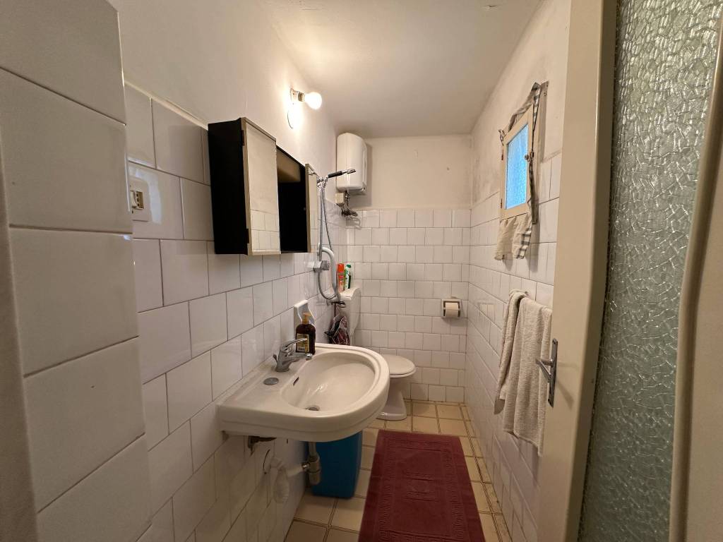 CASA INDIPENDENTE ANGOLARE CON GIARDINO