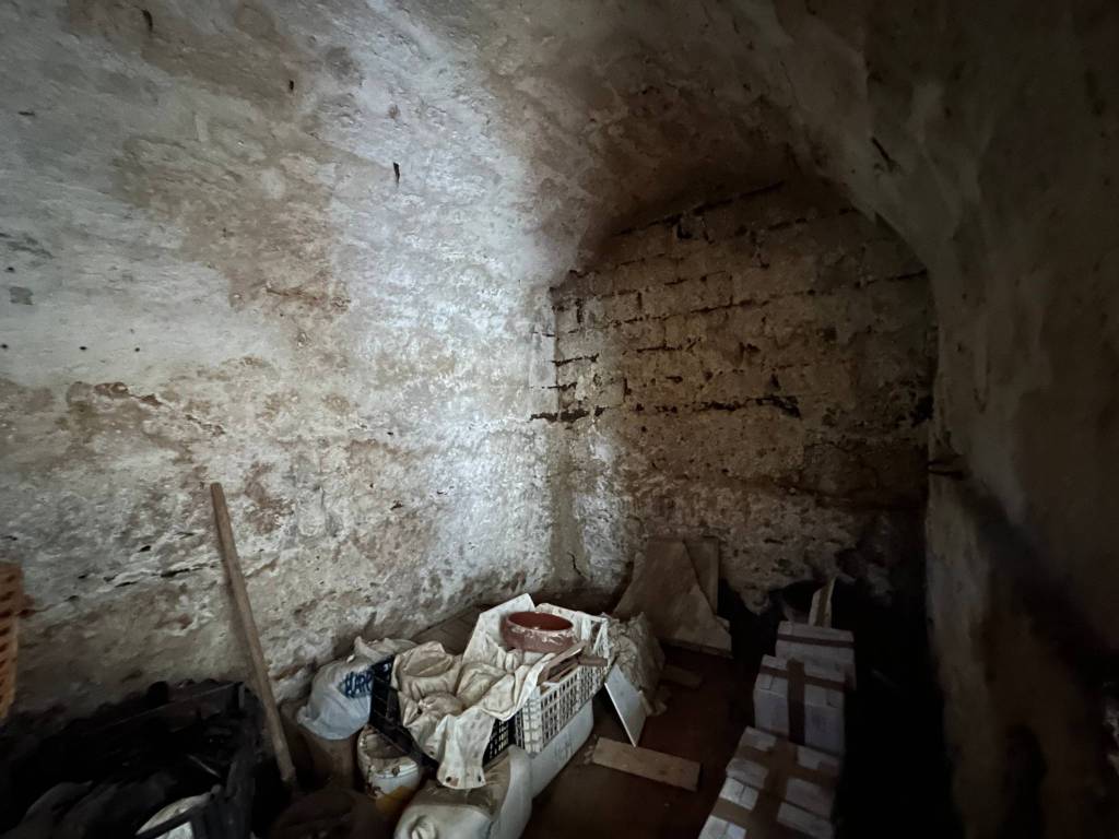 CASA INDIPENDENTE ANGOLARE CON GIARDINO