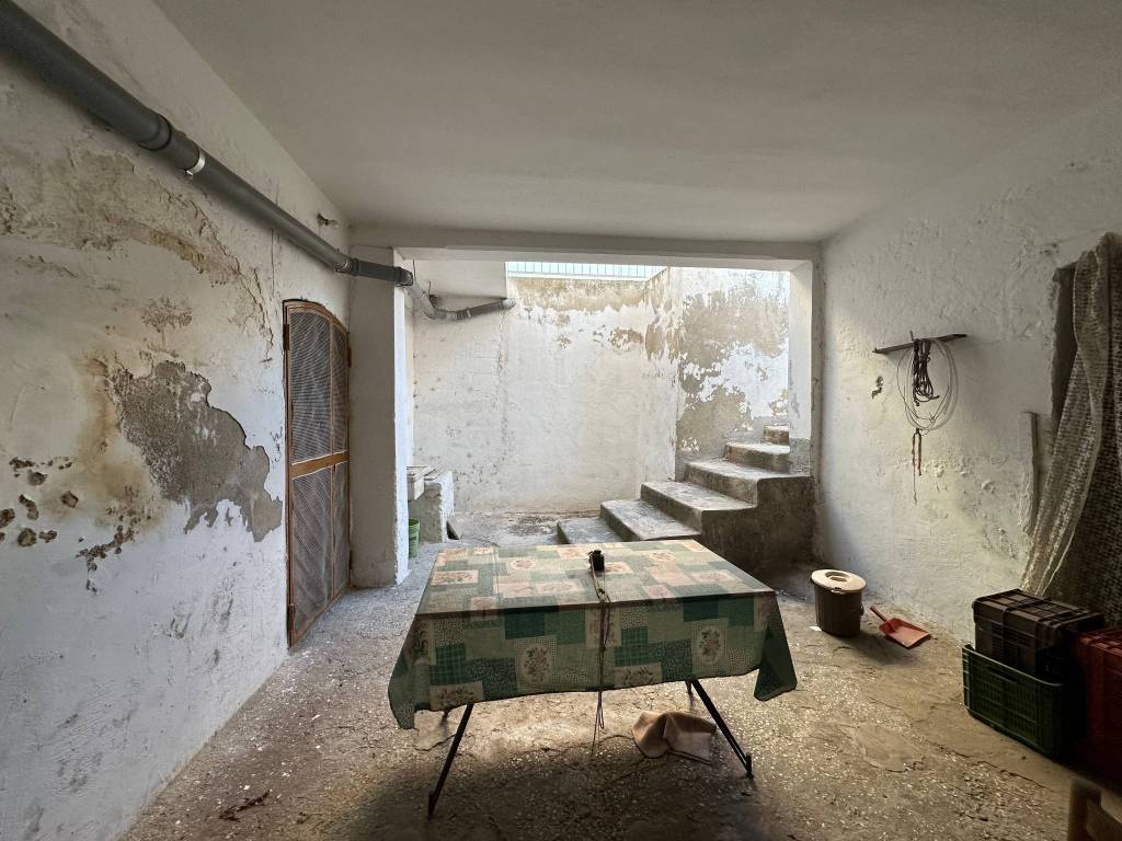 CASA INDIPENDENTE ANGOLARE CON GIARDINO