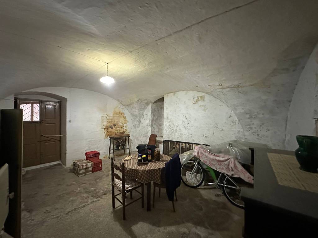 CASA INDIPENDENTE ANGOLARE CON GIARDINO