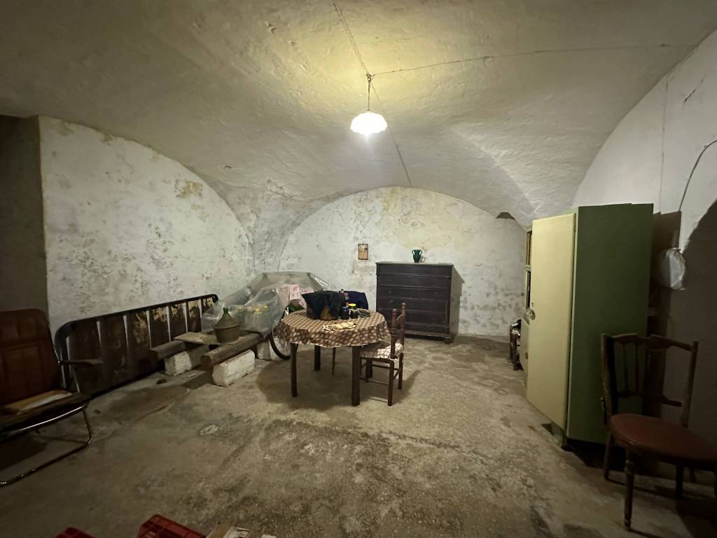 CASA INDIPENDENTE ANGOLARE CON GIARDINO