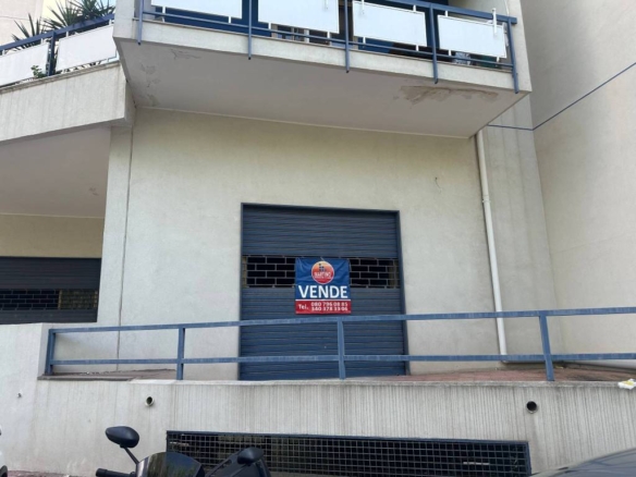 modugno locale commerciale