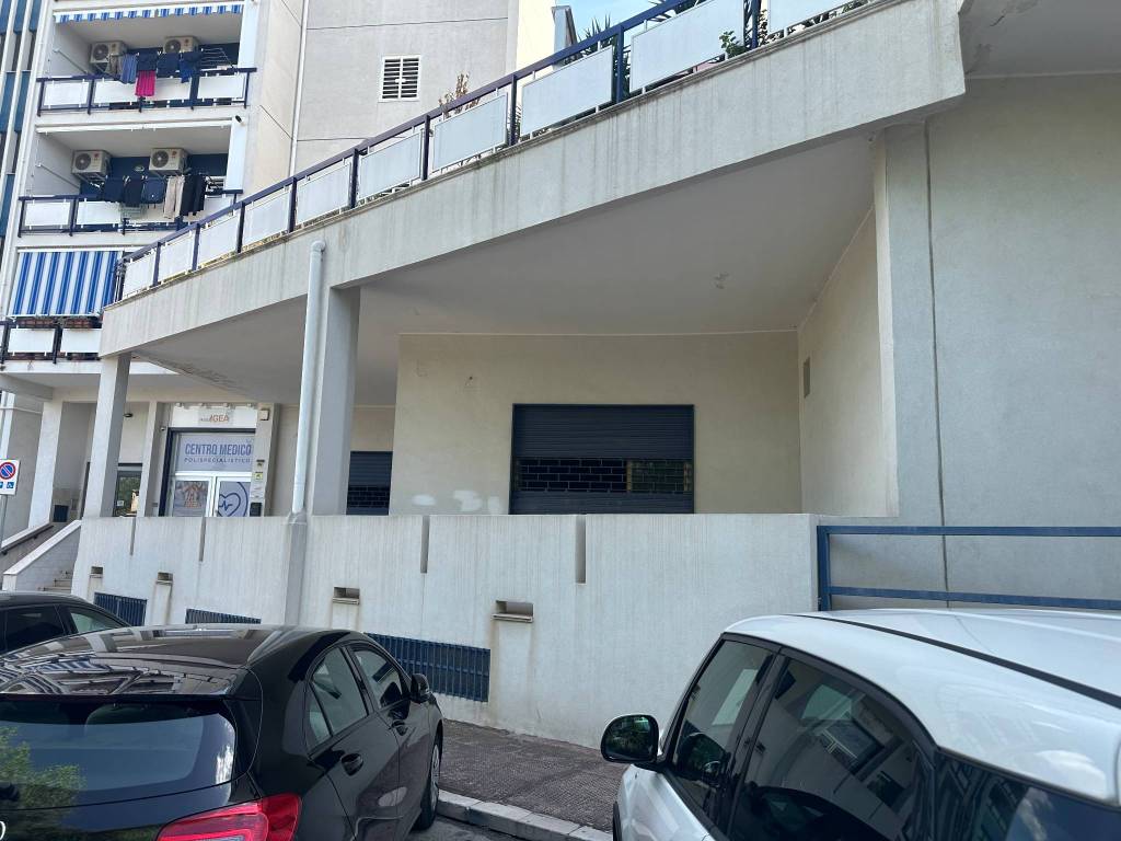 modugno locale commerciale