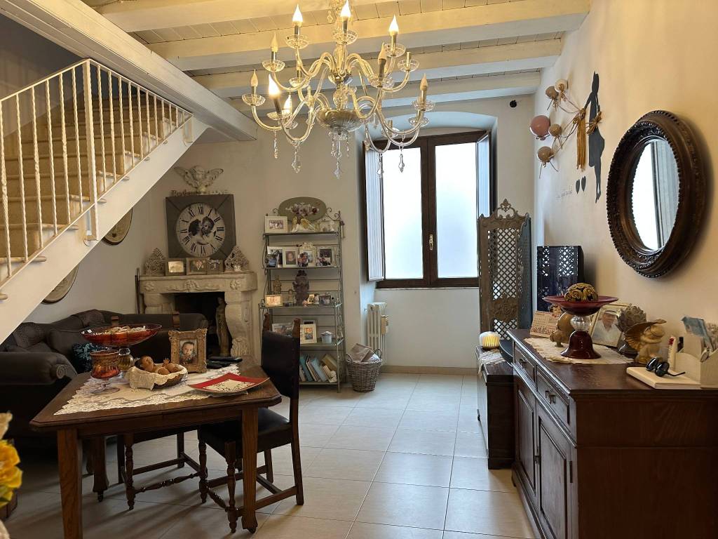 Appartamento su due livelli + box auto