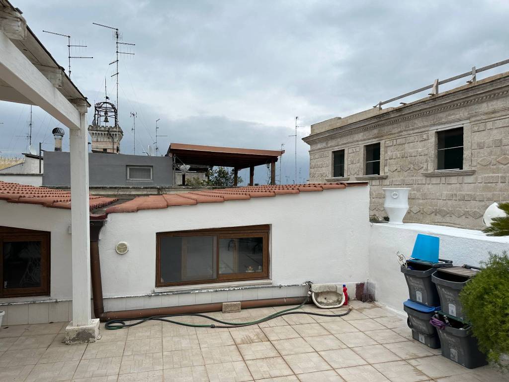 Appartamento su due livelli + box auto