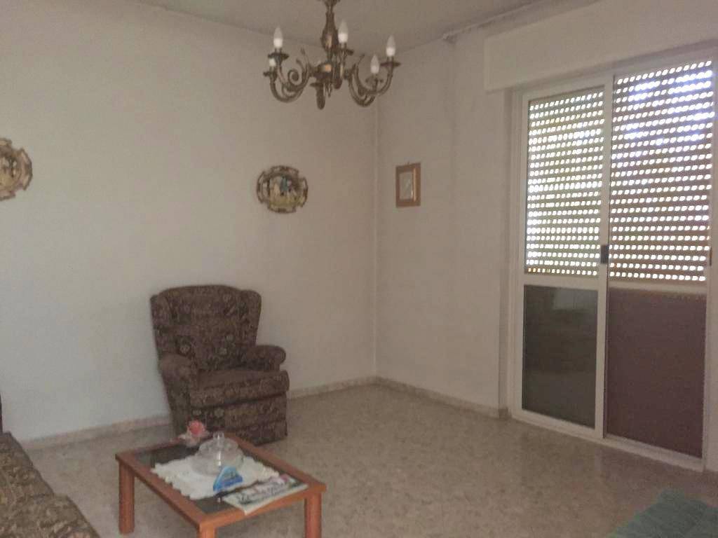 VILLA UNIFAMILIARE CON AMPIO GIARDINO.