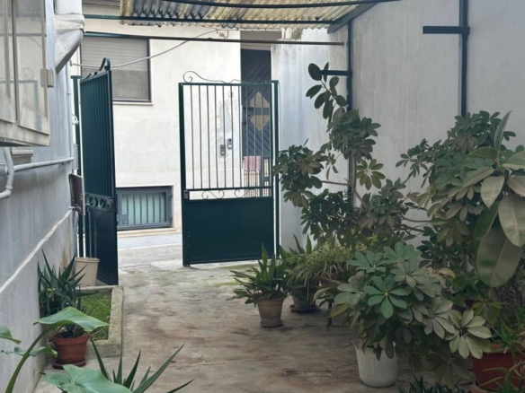 CASA INDIPENDENTE BIFAMILIARE