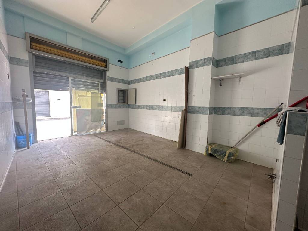Modugno locale commerciale
