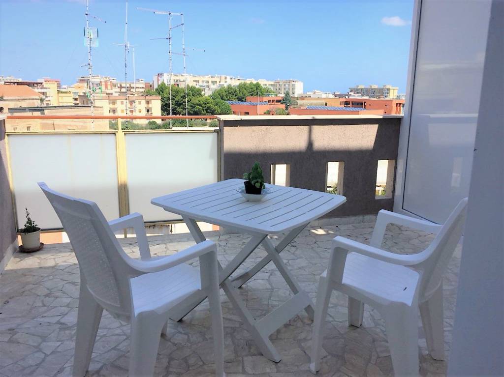 2 VANI PANORAMICO CON TERRAZZINO AL PIANO