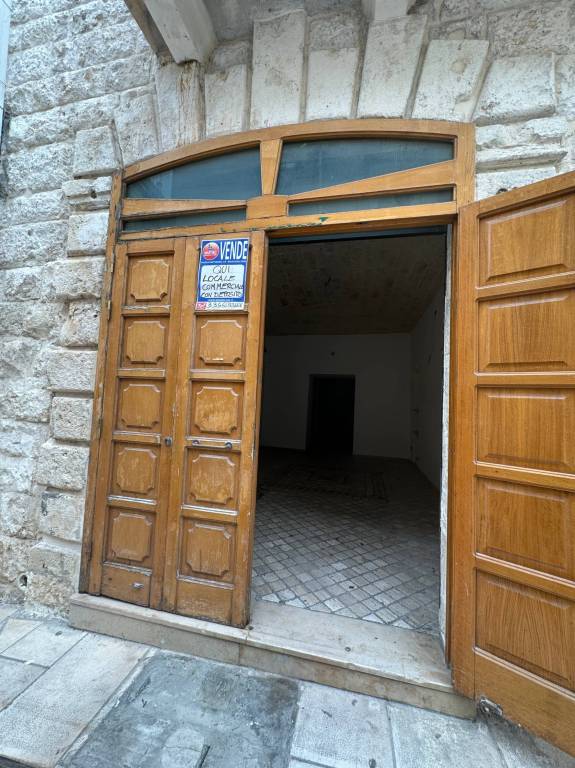 Modugno locale commerciale