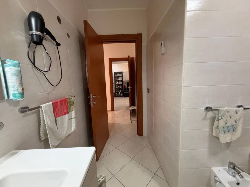 AMPIO TRILOCALE CON POSTO AUTO E CANTINA