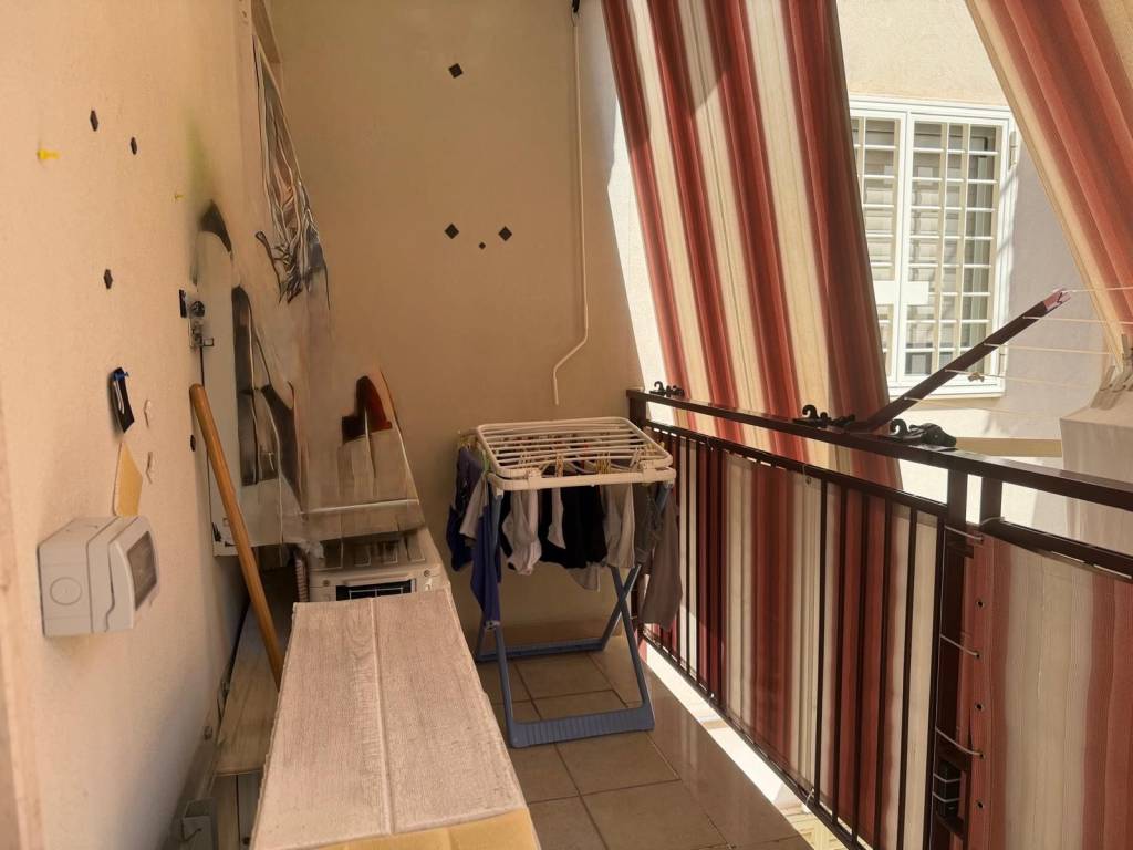 AMPIO TRILOCALE CON POSTO AUTO E CANTINA