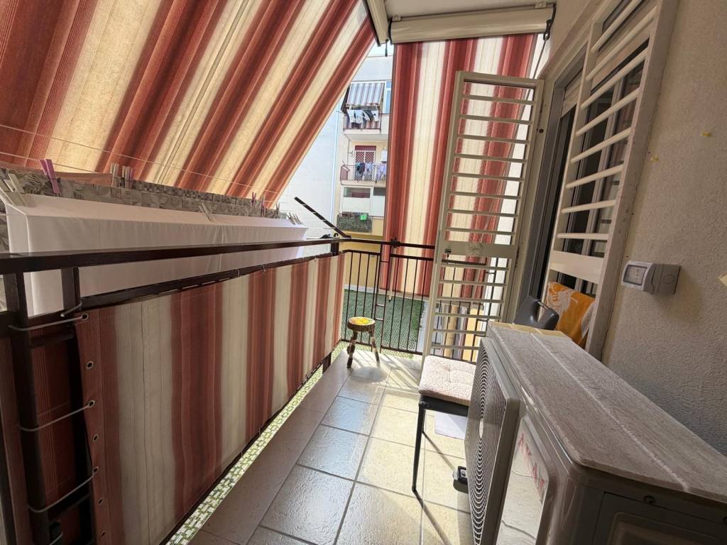 AMPIO TRILOCALE CON POSTO AUTO E CANTINA