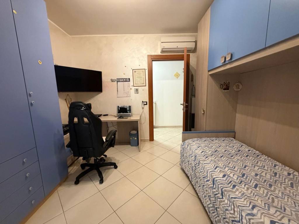 AMPIO TRILOCALE CON POSTO AUTO E CANTINA