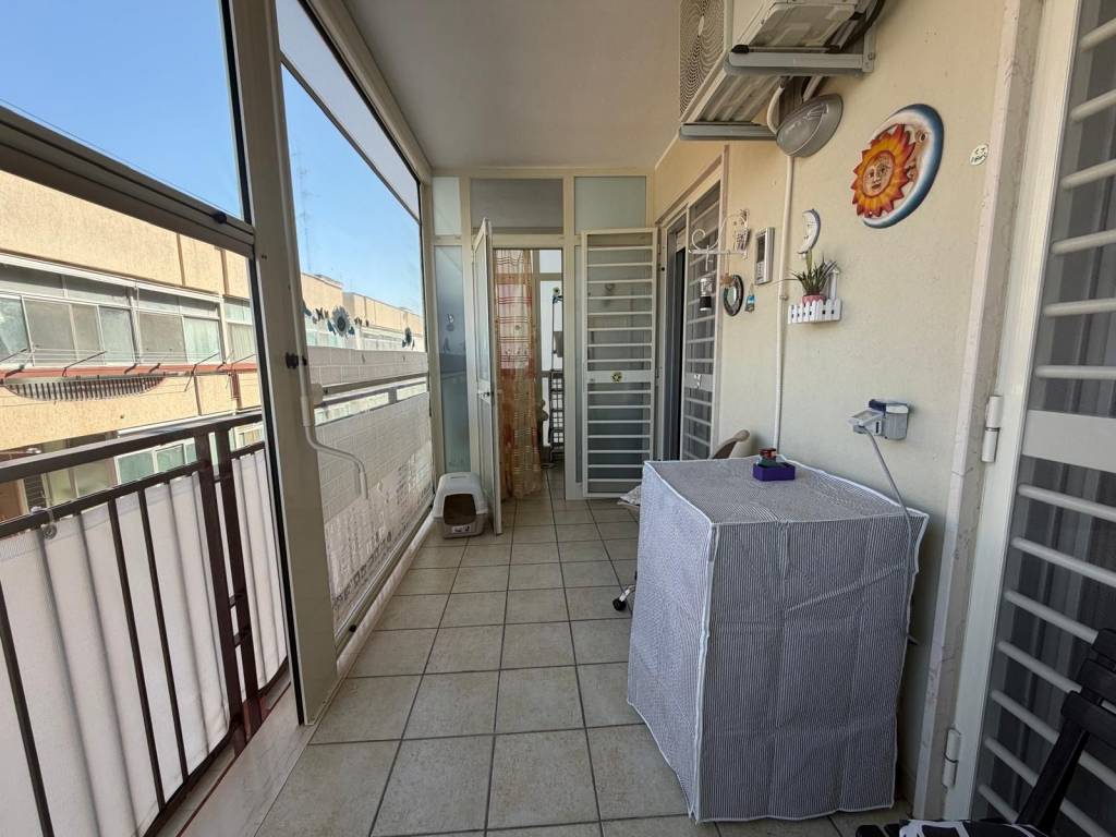 AMPIO TRILOCALE CON POSTO AUTO E CANTINA