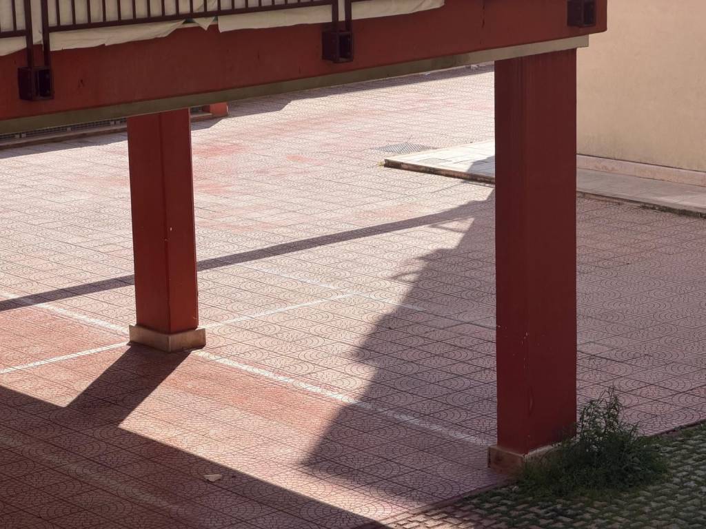AMPIO TRILOCALE CON POSTO AUTO E CANTINA