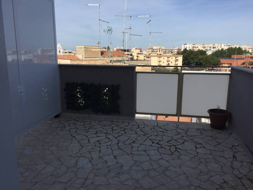 2 VANI PANORAMICO CON TERRAZZINO AL PIANO
