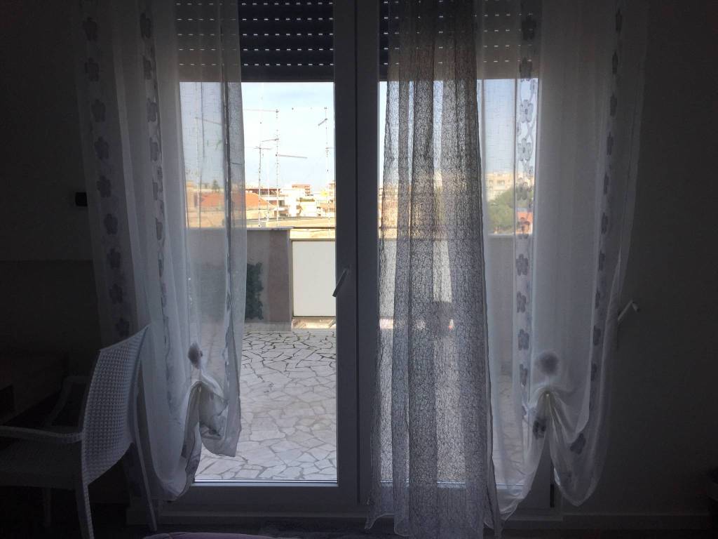 2 VANI PANORAMICO CON TERRAZZINO AL PIANO