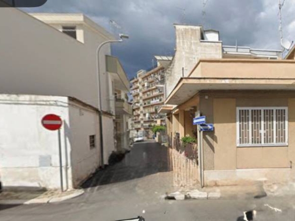 SOLUZIONE INDIPENDENTE CON TERRAZZO E SEMINTERRATO
