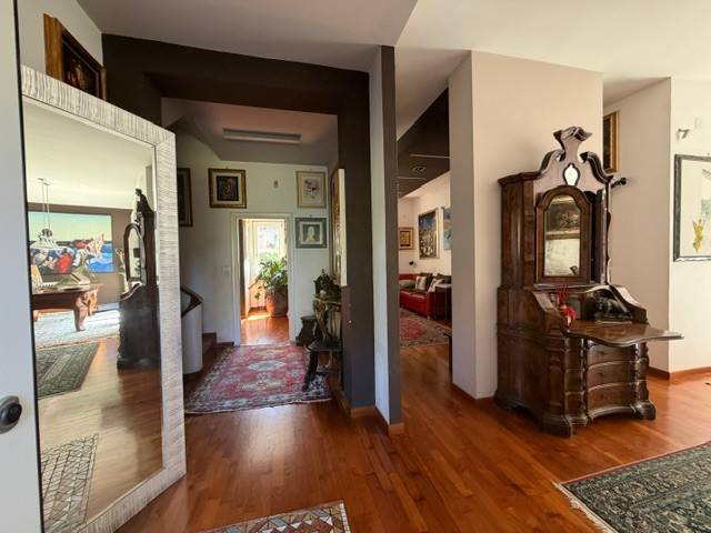 VILLA INDIPENDENTE CON AMPIO GIARDINO