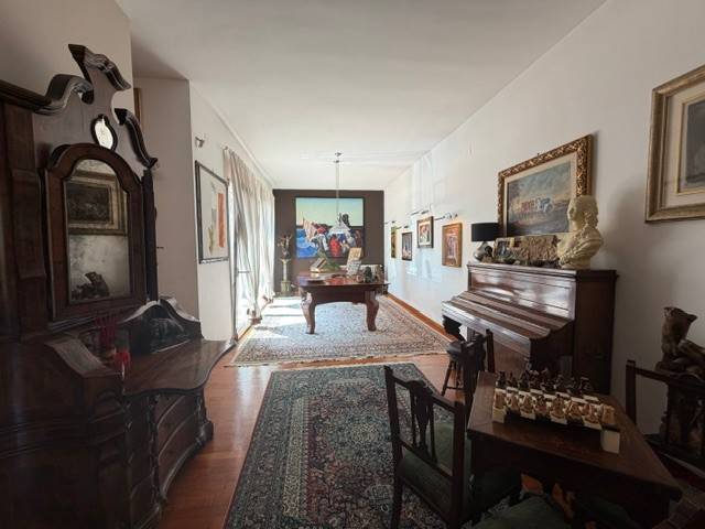 VILLA INDIPENDENTE CON AMPIO GIARDINO