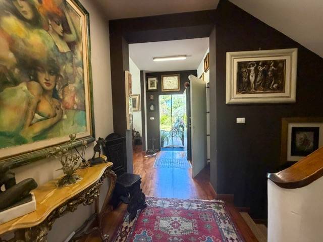 VILLA INDIPENDENTE CON AMPIO GIARDINO