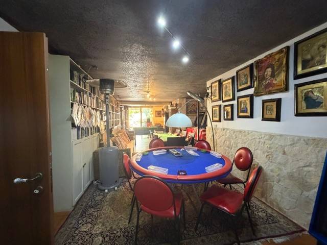 VILLA INDIPENDENTE CON AMPIO GIARDINO