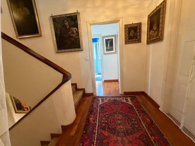 VILLA INDIPENDENTE CON AMPIO GIARDINO