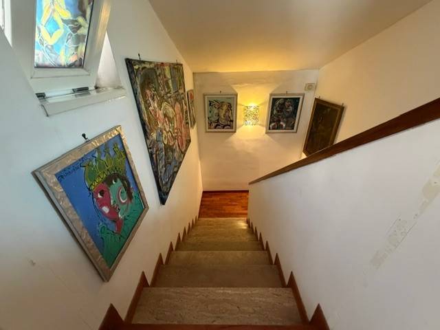VILLA INDIPENDENTE CON AMPIO GIARDINO